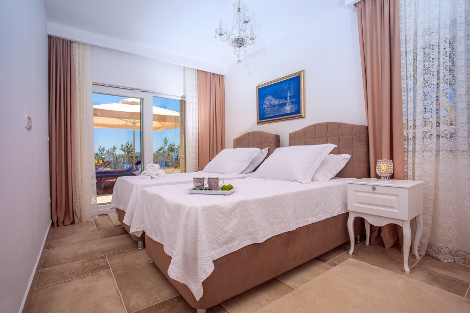 Bedroom No2 with 2 single beds 100x200 cm, TV, AC