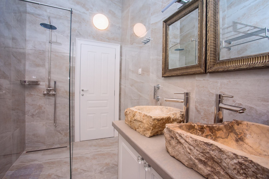 En suite bathroom with shower (bedroom No4)