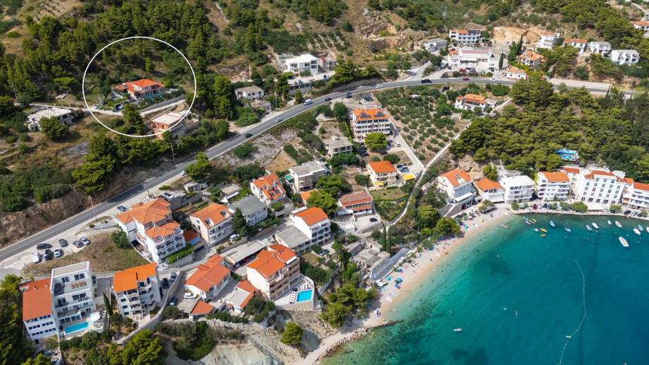 Marked position of the Villa in a very friendly neighborhood