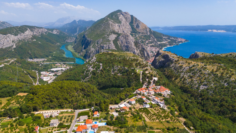 Explore Naklice: A Tranquil Escape Near Omiš, Croatia