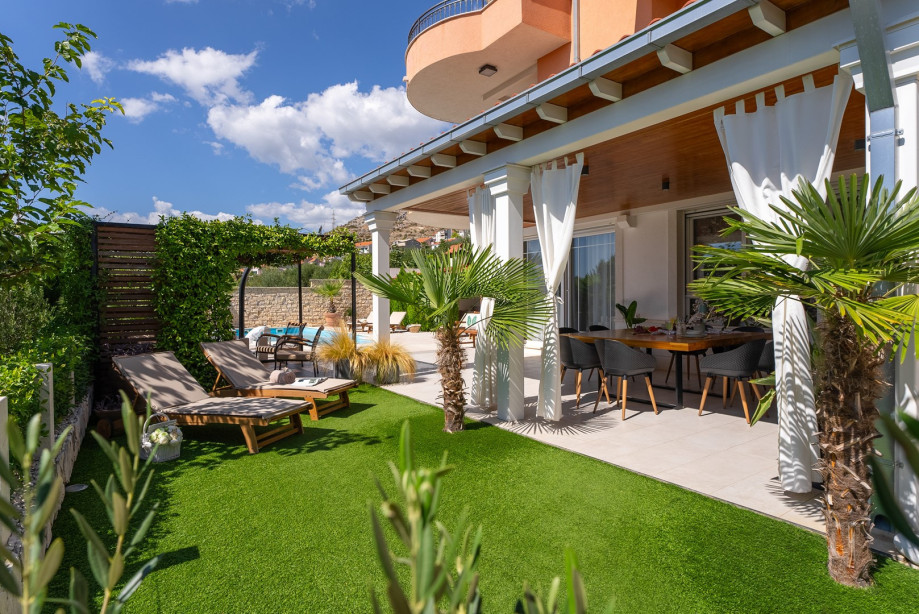 Lounge area - located next to the living room