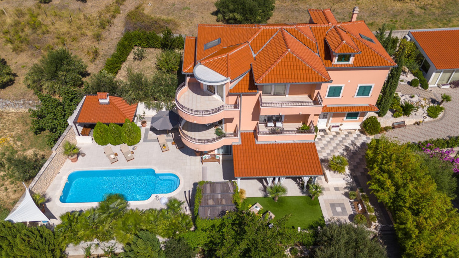 Villa ANITA with private pool, gym, 6 bedrooms, panoramic views, 5km from sea
