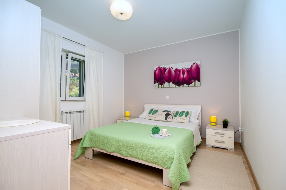 Bedroom 3 with a king-size bed