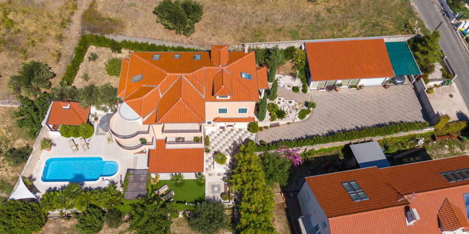 Villa ANITA with private pool, gym, 6 bedrooms, panoramic views, 5km from sea