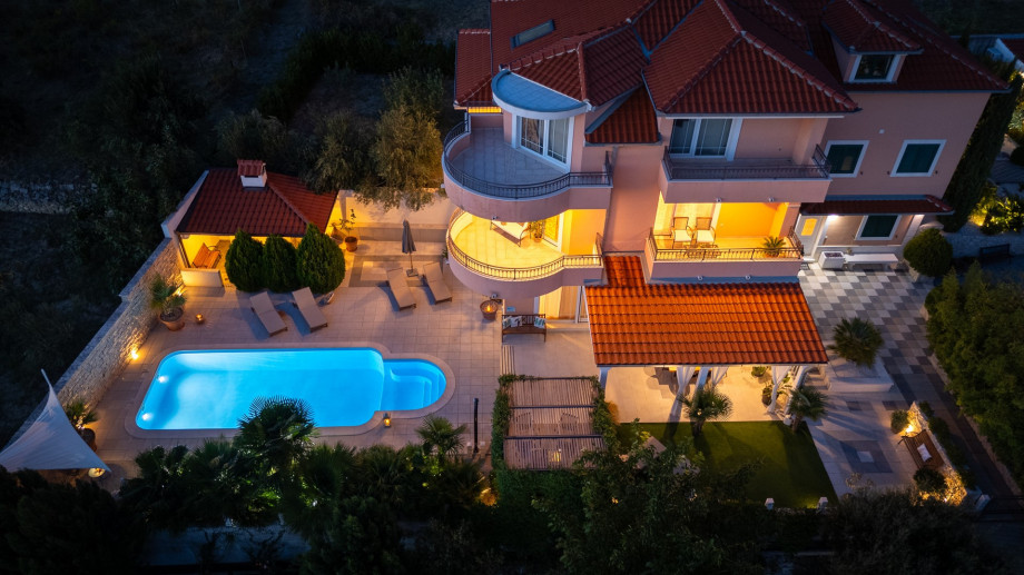 Villa ANITA with private pool, gym, 6 bedrooms, panoramic views, 5km from sea