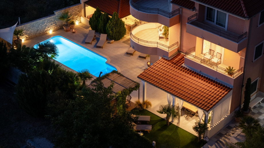 Villa ANITA with private pool, gym, 6 bedrooms, panoramic views, 5km from sea