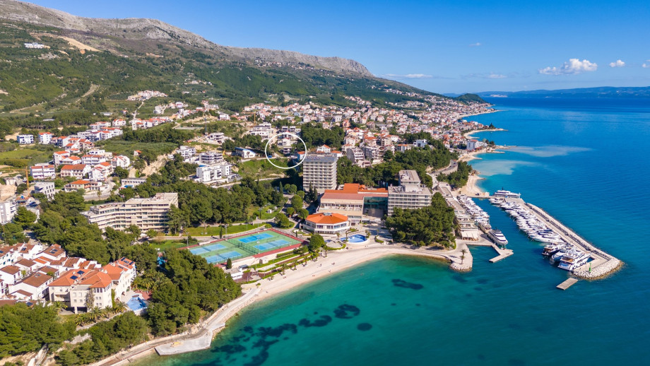 Situated just 700 meters from the beach