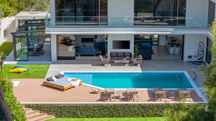 This tastefully furnished 530 square meter property is spread across multiple levels