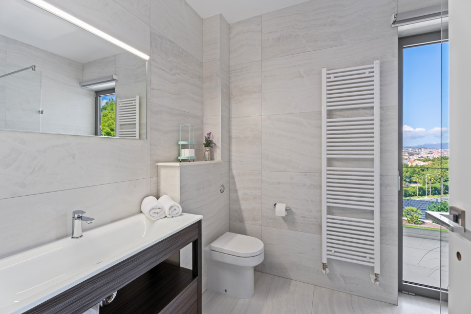 En-suite bathroom with a shower.