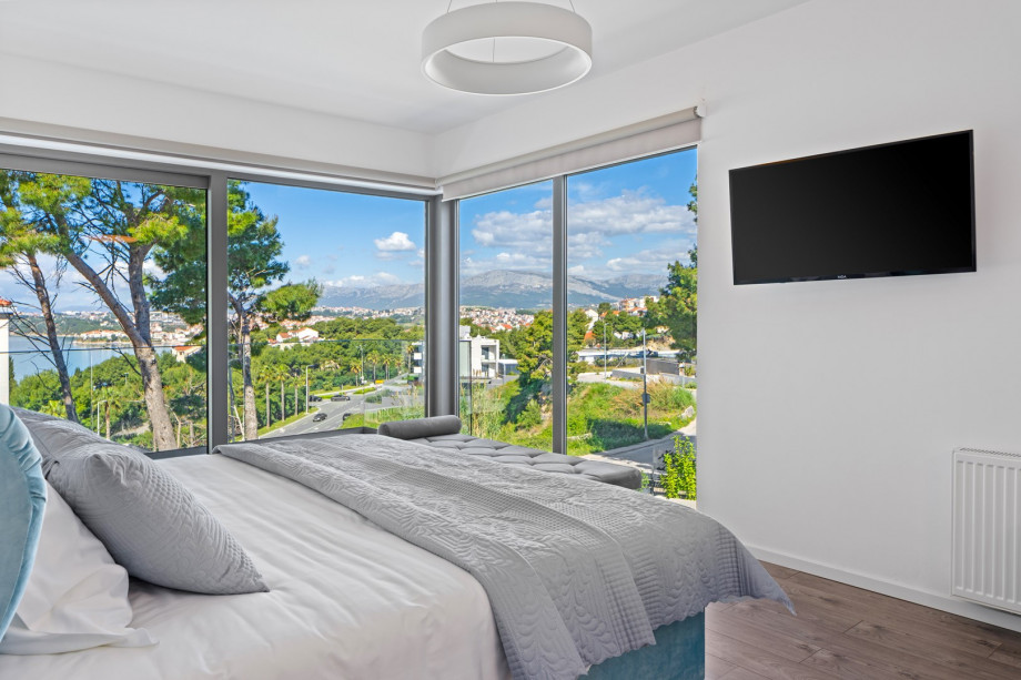 TV, air conditioning and a sofa