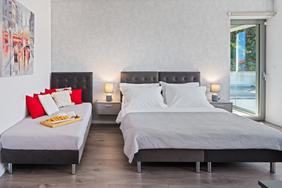 Bedroom No. 5  with a king-size bed 180 cm by 200 cm (which can be separated into two single beds), plus a single bed 90 x 200 cm