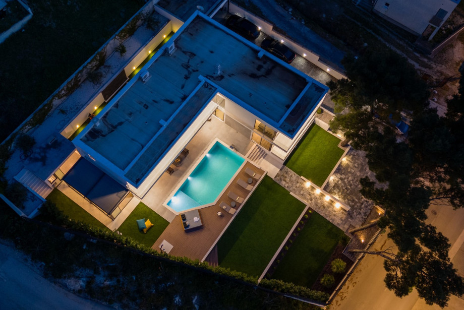 Because of the variety of its amenities, it has everything you need to surpass everyone in your group's expectations