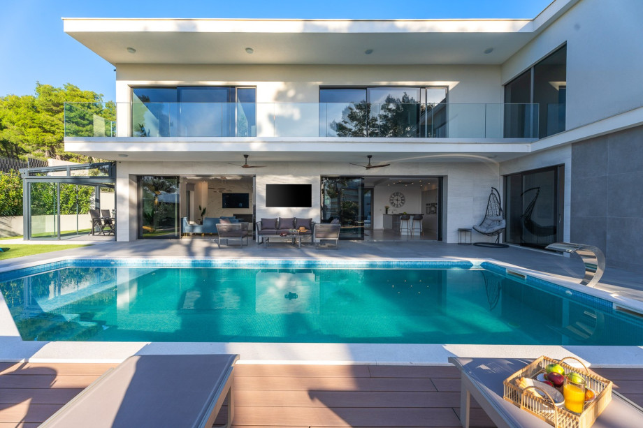 This property has all the amenities a contemporary guest could want for an enjoyable stay