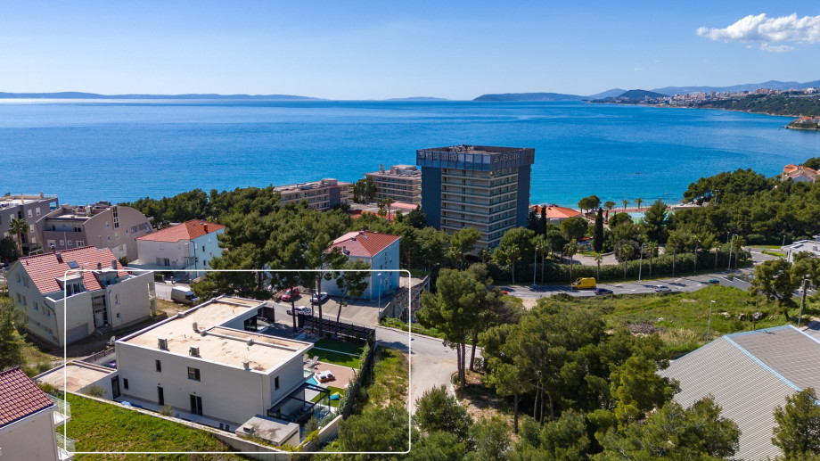 Villa Aride is located only 9km far from the center of the famous town Split