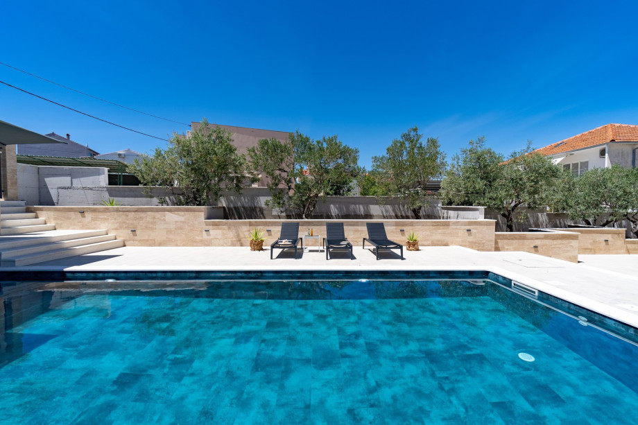 It is furnished with high quality offering all a modern guest needs for a very comfortable stay