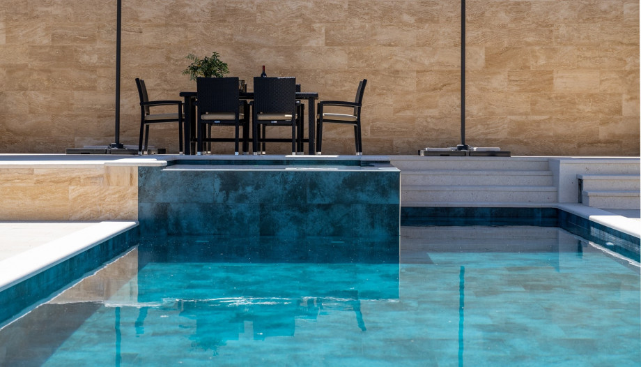 Private and heated swimming pool 11m x 4m, with attached Whirlpool (both with the same no-Chlorine system)