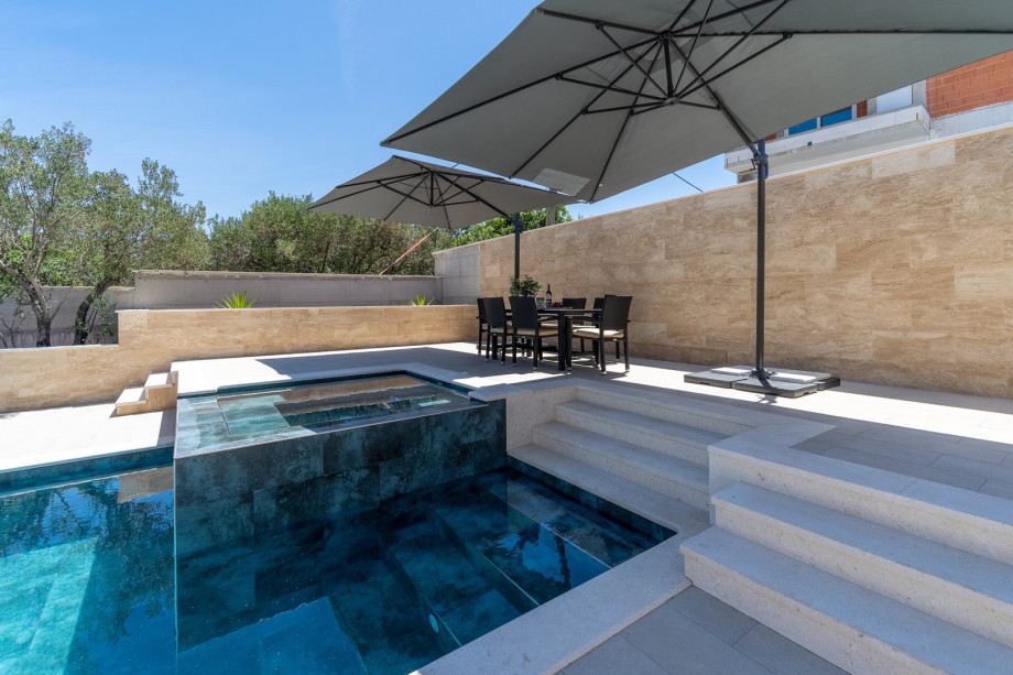Private and heated swimming pool 11m x 4m, with attached Whirlpool (both with the same no-Chlorine system)