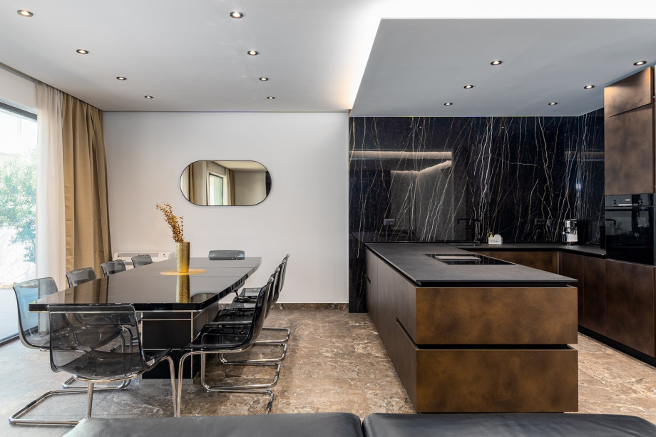 Fully equipped kitchen with all you need for your culinary expertise, an espresso coffee maker DeLonghi, microwave oven