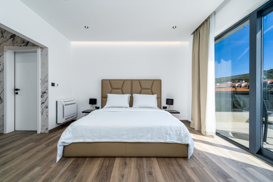 Bedroom No5 with king size bed 180cm x 200cm with a terrace overviewing the pool, en-suite bathroom with a shower, air-conditioning.