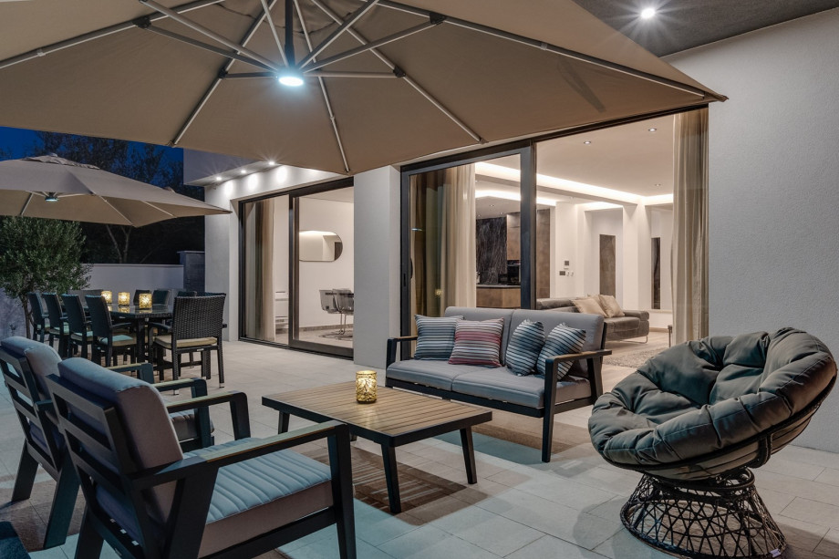 Villa offers several different outdoor sitting areas, a whirlpool attached to a swimming pool, a Finnish sauna