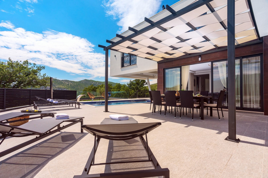 The outdoor offers a private and heated Swimming pool 8m x 4m, 8 deck chairs, outdoor shower, outdoor dining area with the traditional barbecue