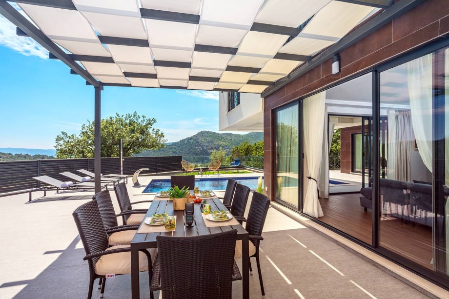 Villa Bruna is a newly built and very modern property that offers comfortable accommodation for 6+2 people