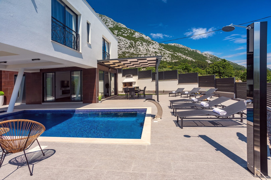 The outdoor area is fenced and not overlooked, and you can only hear the sound of birds and crickets