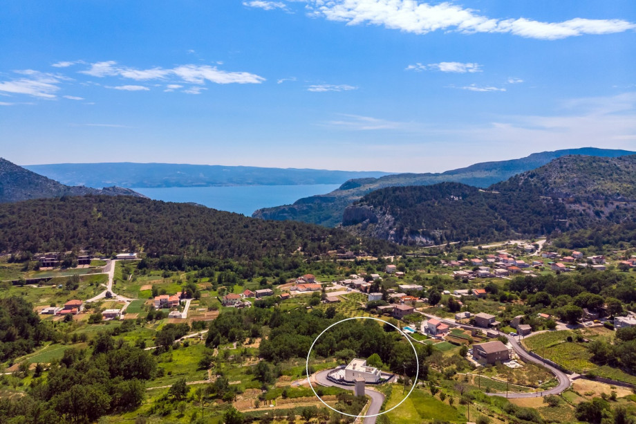 The position of Villa Bruna in Gata