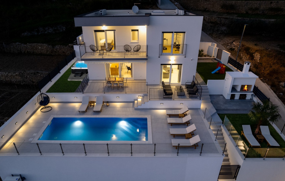 Villa Nonna Tonina bei Nacht.
