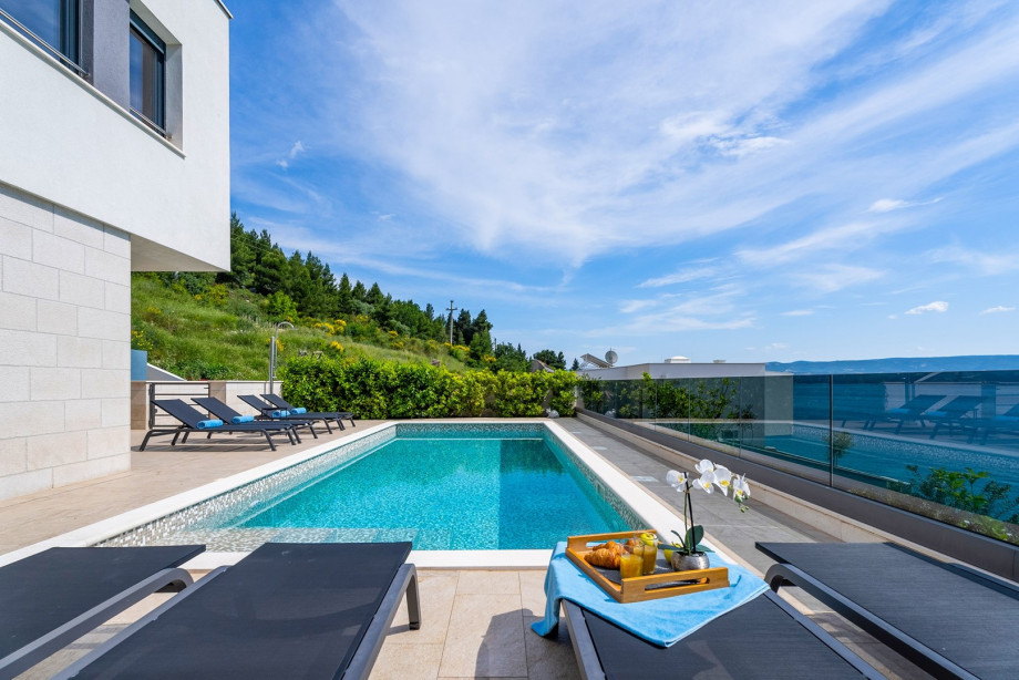 Heated Pool 8,6 m X 3,5 m with sun deck area and outdoor dining area with BBQ