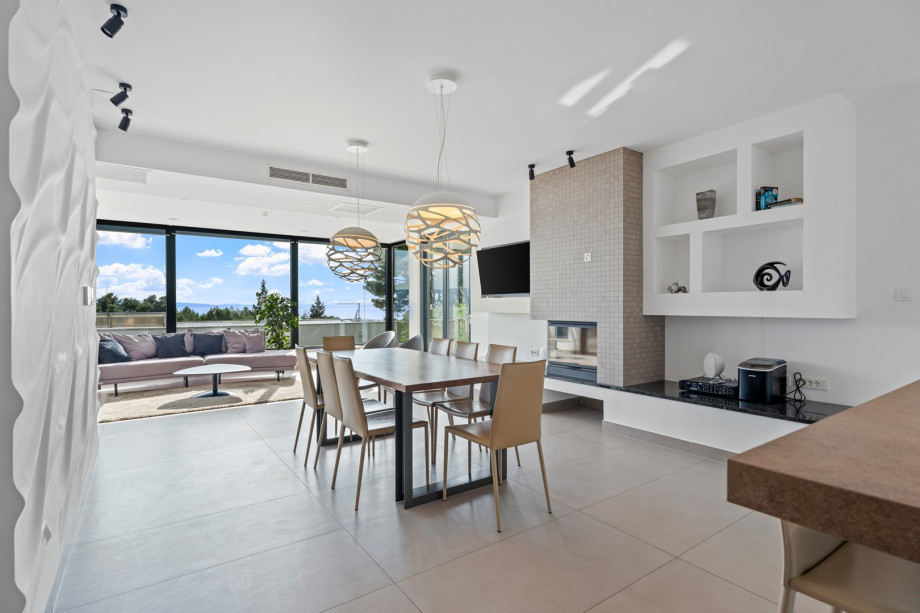 Living and dining area with opened sea views, fireplace,TV, fully equipped kitchen - ground floor