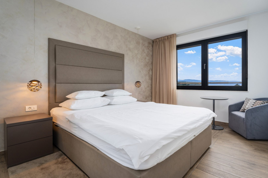 1 of 4 bedrooms with double bed, en suite bathroom, TV and sea views-first floor