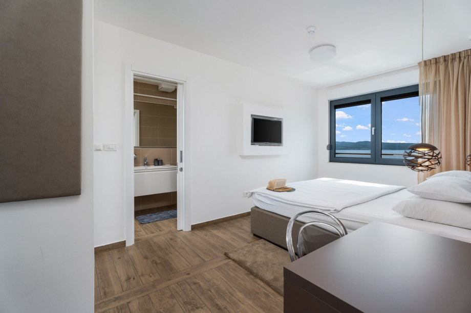 1 of 4 bedrooms with double bed, en suite bathroom, TV and sea views-first floor