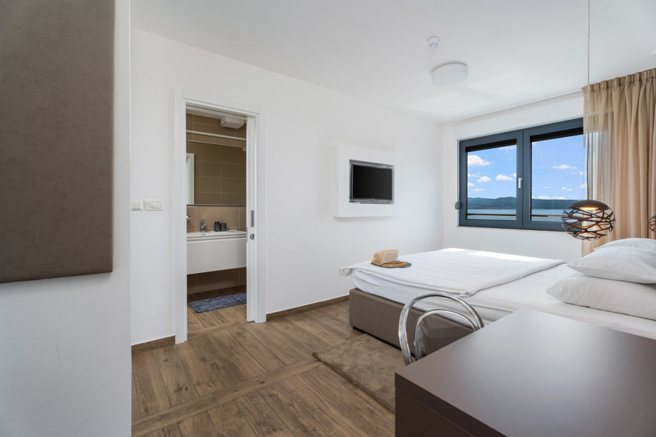 1 of 4 bedrooms with double bed, en suite bathroom, TV and sea views-first floor