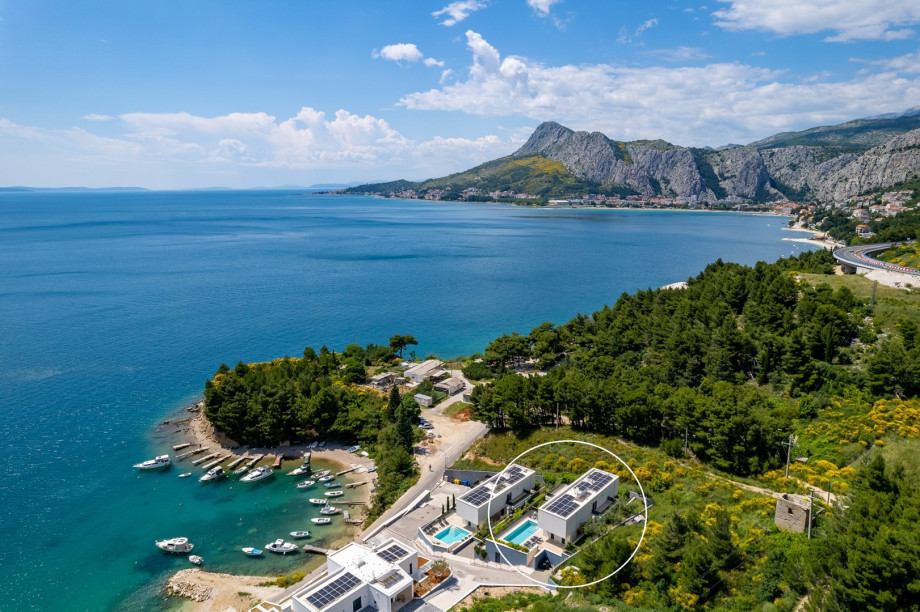 Villa Ivan is located above pebble beach in Brzet, the nearest restaurant is 100m away, and you are less than 5 min drive to Omiš