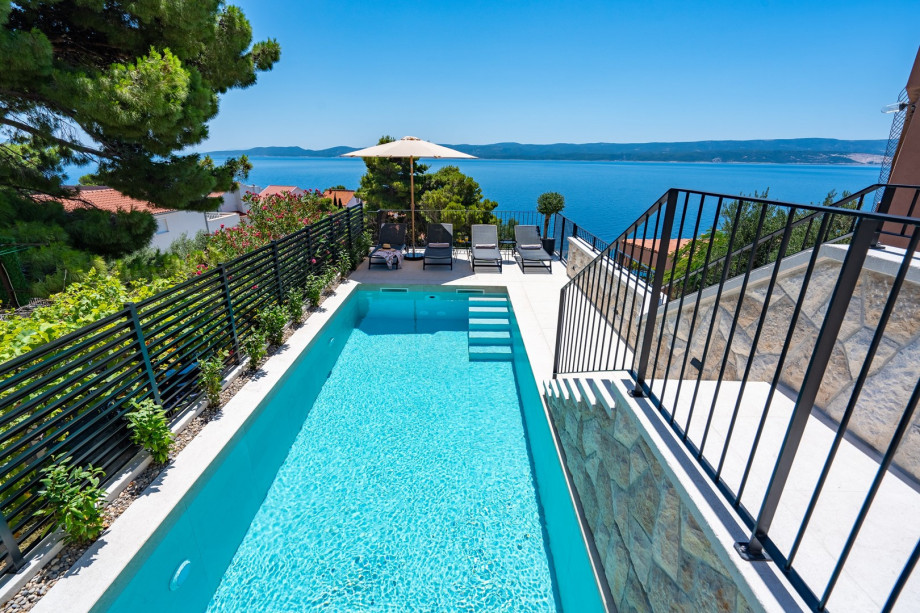 Luxury accommodation with 3 en-suite master bedrooms