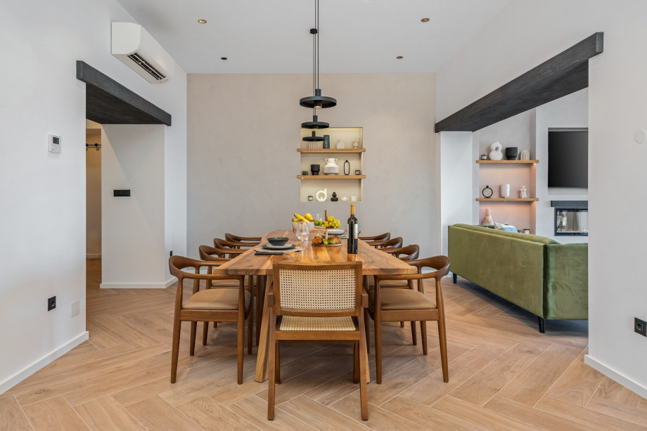 A wooden dining table for 8, sofas with flat screen TV, Netflix and HBO
