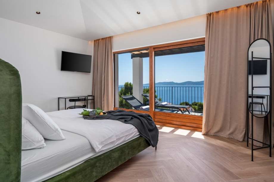 Master Bedroom No3 (39 sqm)  with spectacular and panoramic sea views,