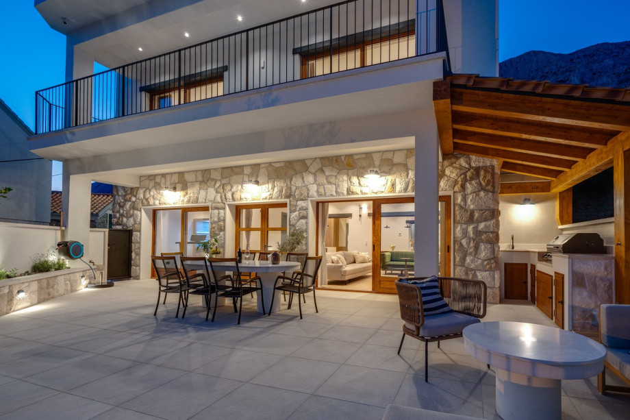 NEW! Villa Dattero -private Pool, Jacuzzi, Sauna, Media room