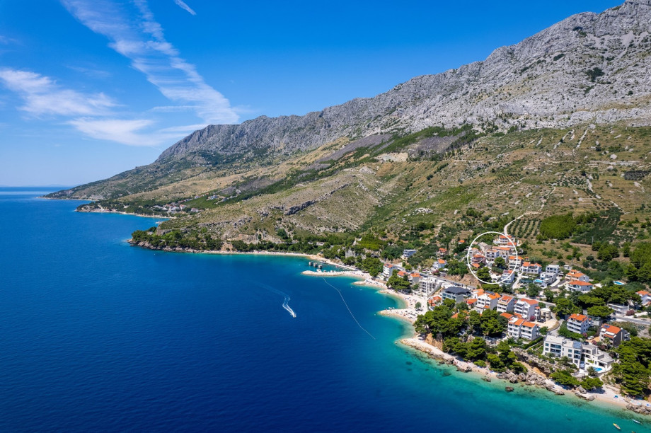 Villa Dattero is located in the village of Medići, only 80m from a beautiful pebble beach