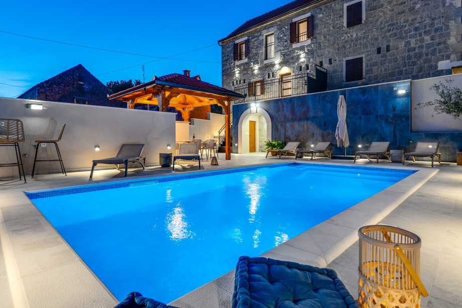 Villa Perina bei Nacht.