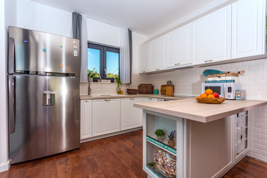 Kitchen with a dining area and a huge terrace