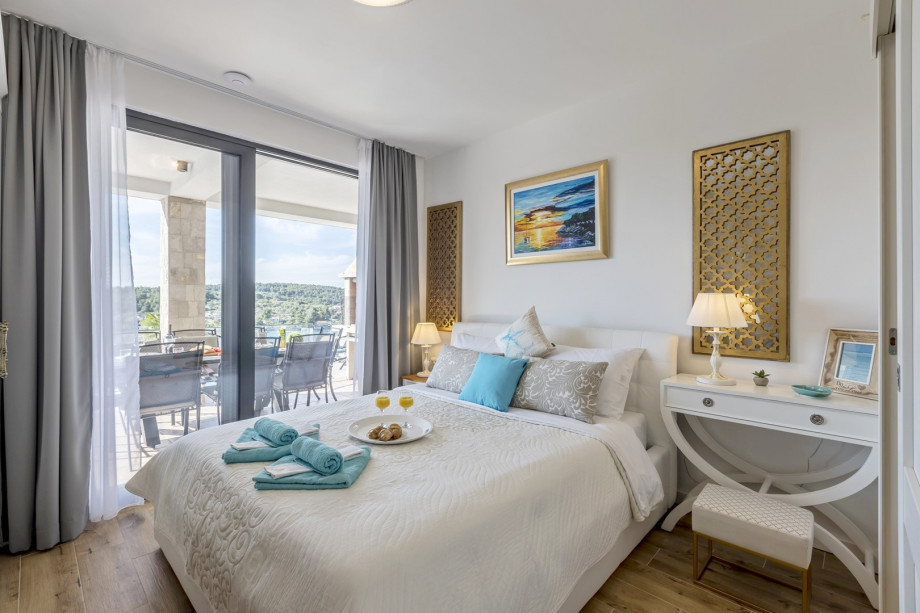 Bedroom No 3 with double bed 160x200cm, air-condition, en suite bathroom with shower