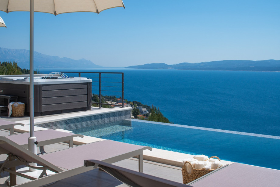 Seaview Villa Aria: a Spectacular 3-bedroom Retreat