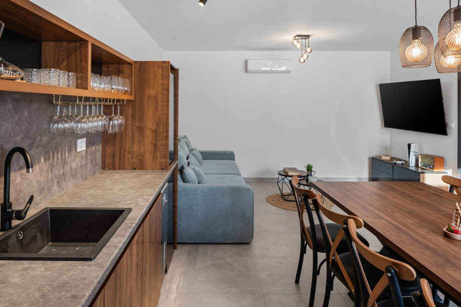 Relax on the comfortable sofa, which can convert into a larger sofa bed (190cm x 240cm)