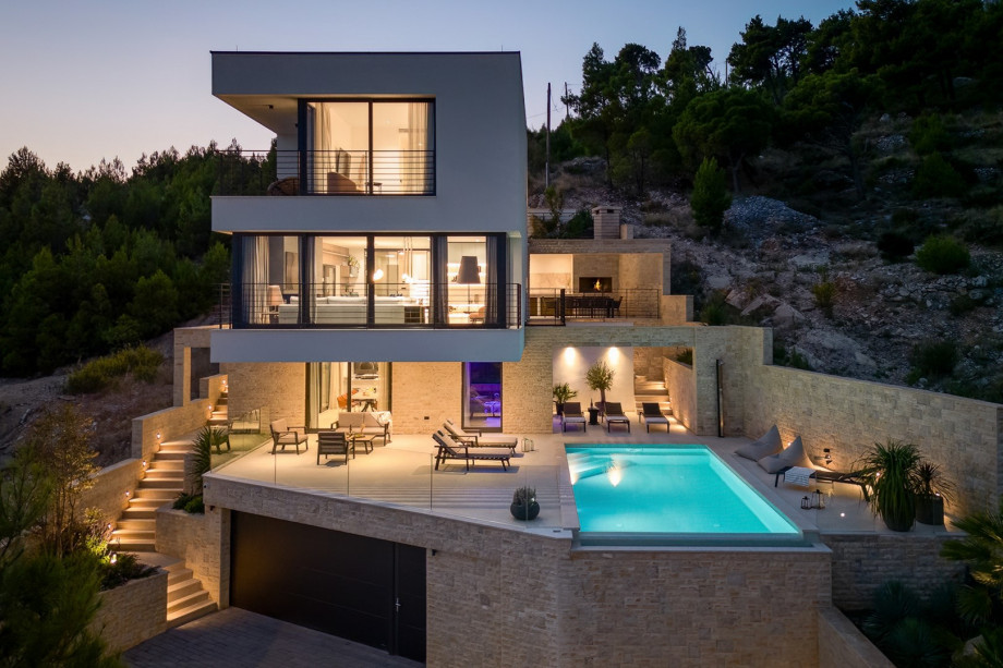 Deluxe Villa Nitia mit 4 Schlafzimmern, 550 m vom Sandstrand entfernt