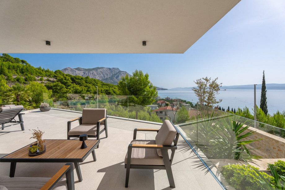 Die Deluxe Villa Nitia ist mit allen notwendigen Einrichtungen ausgestattet, die ein moderner Gast für einen sehr angenehmen Aufenthalt benötigt.