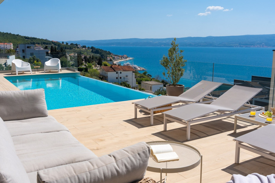 Ocean View Villa
3-bedroom villa with 28sqm heated infinity pool and a counter-current swimming program