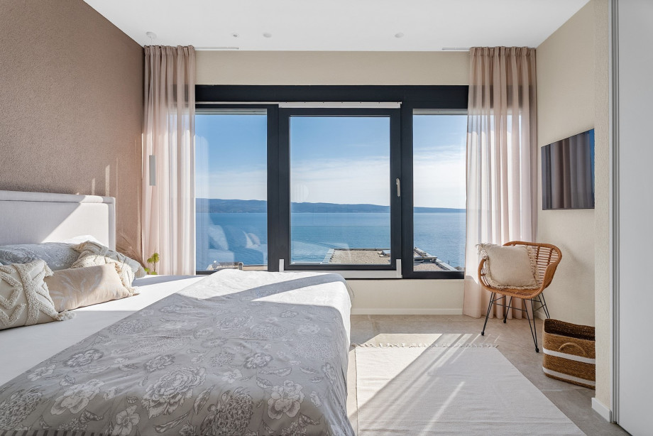 Bedroom NO2 (South) with a king-size bed 180cm ×200cm, A/C, TV