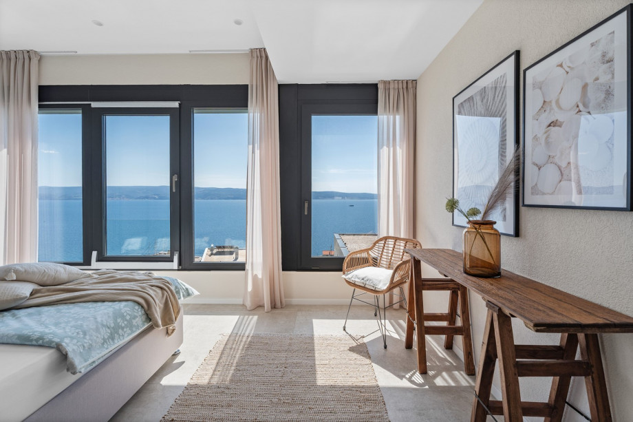 Bedroom NO3 (South-east) with a king-size bed 180cm ×200cm, A/C, TV, en-suite bathroom with a shower
